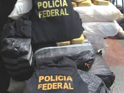PF apreende mais de 420 kg de cocaína em pista de pouso clandestina no MT