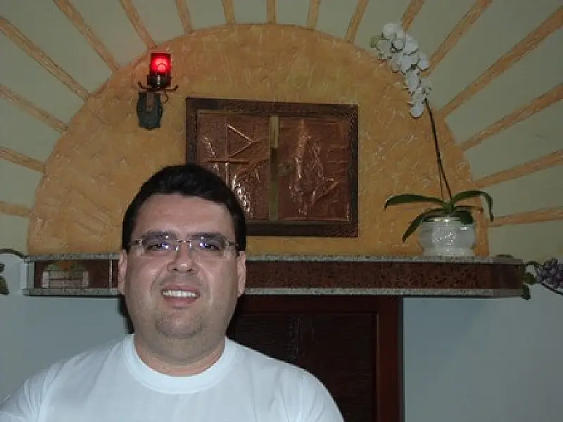 Padre fala de temas polêmicos, como dízimo e adequações da Igreja Católica