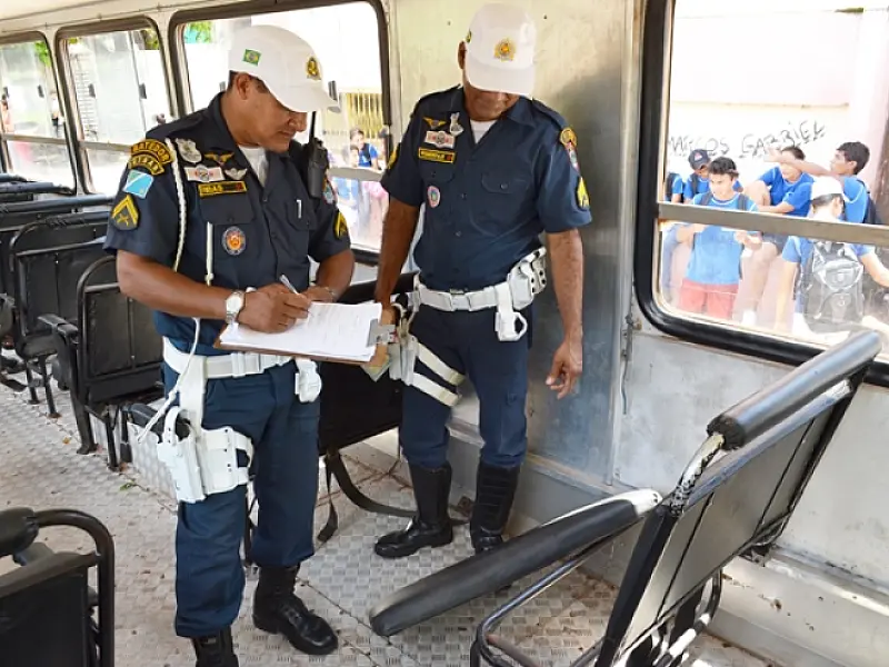 Ônibus escolar de Coxim é apreendido e encaminhado ao pátio do Detran