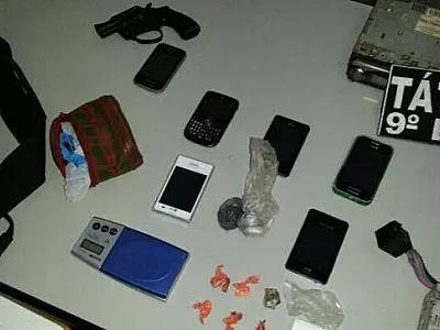 Tático prende autor de diversos roubos e fecha boca de fumo na Capital