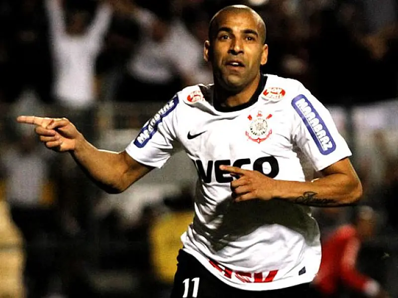 Emerson Sheik garante que não tem vaga certa no Corinthians