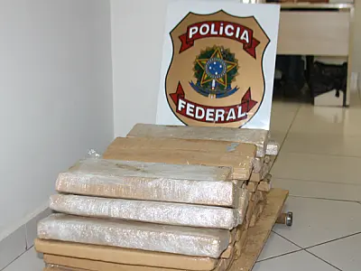 PF de Três Lagoas prende casal com cerca de 86kg de maconha em carro