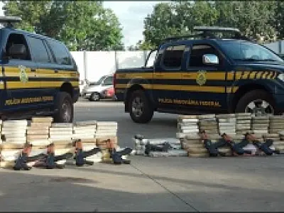 PRF apreende 250 quilos de cocaína, sete fuzis e munições em Corumbá