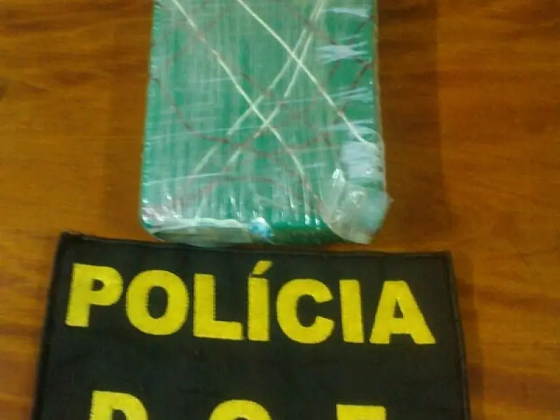 DOF apreende cocaína com adolescente de 15 anos em ônibus