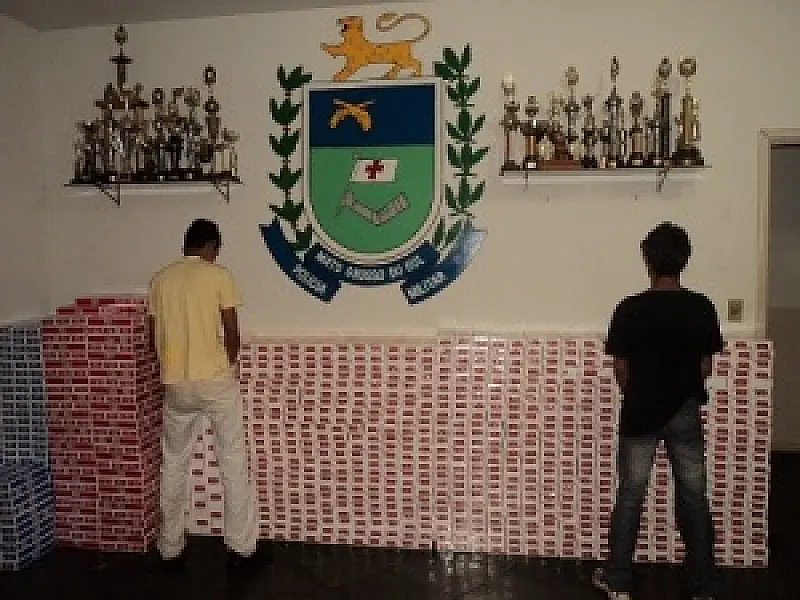 Dupla é flagrada com cigarro contrabandeado em Bataguassu