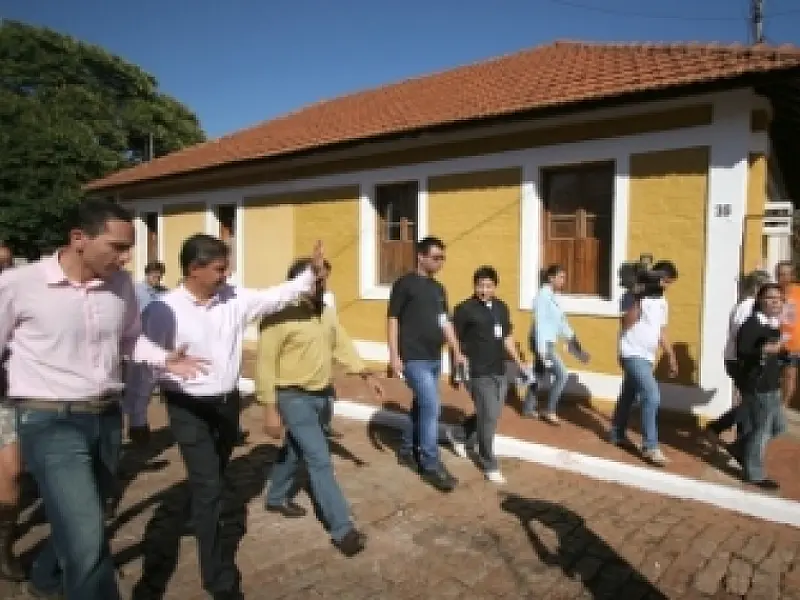 Prefeitura entrega revitalização da fachada na Vila dos Ferroviários