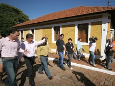 Prefeitura entrega revitalização da fachada na Vila dos Ferroviários