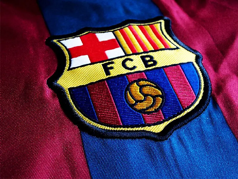 Barcelona é proibido de contratar atletas por negociar com menor