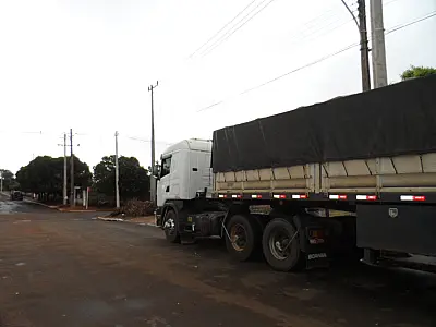 PMA apreende duas carretas de madeira ilegal e aplica multa de R$ 16,2 mil