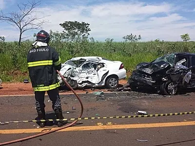 Acidente entre quatro veículos mata mãe e filha em rodovia de Cardoso