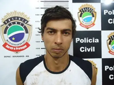 Polícia flagra ladrão em cima do muro após furtar fios