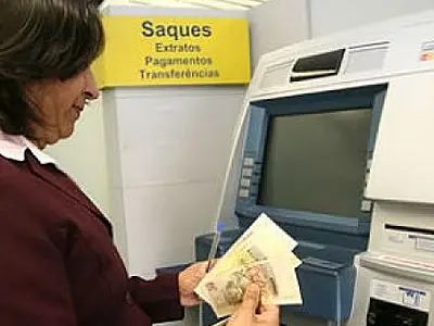 No primeiro dia do mês Governo libera pagamento de servidores que ganham até R$ 4 mil
