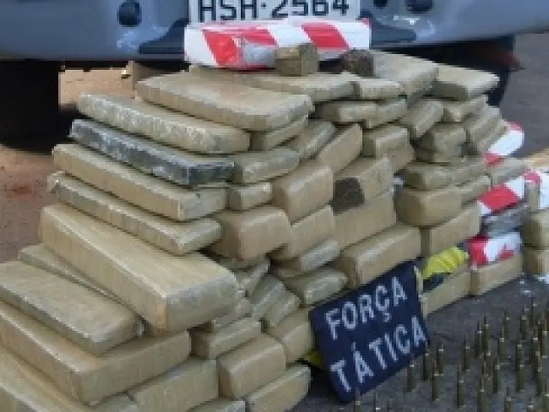 Traficante é preso com maconha e munições de fuzil