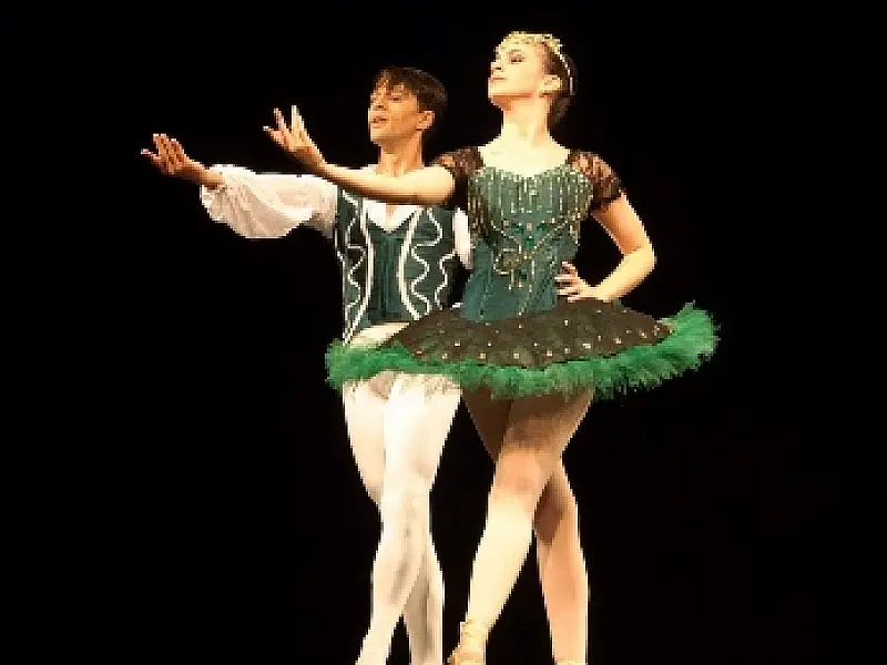 Projeto Cena Som apresenta Zoe Escola de Dança com "Repertórios Clássicos"
