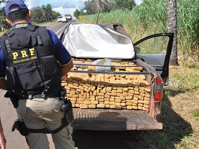 PRF apreende mais de meia tonelada de maconha em veículo abandonado na BR-262
