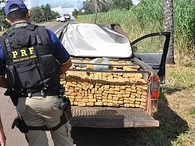 PRF apreende mais de meia tonelada de maconha em veículo abandonado na BR-262
