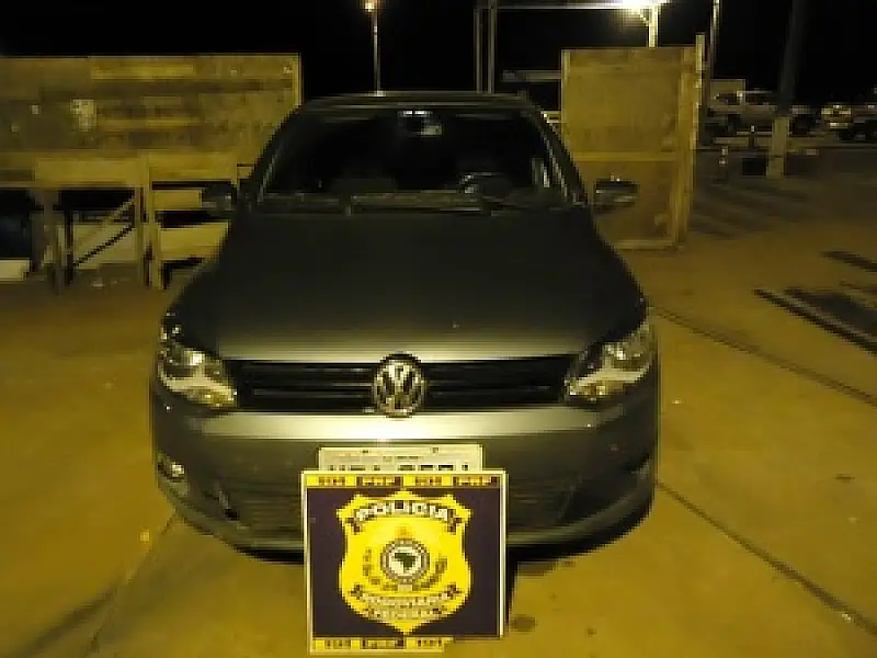 Mulher de 30 anos é presa com carro roubado na BR-463