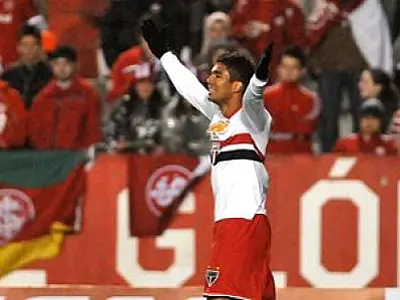 São Paulo vence fácil Inter fora de casa; 3 a 0