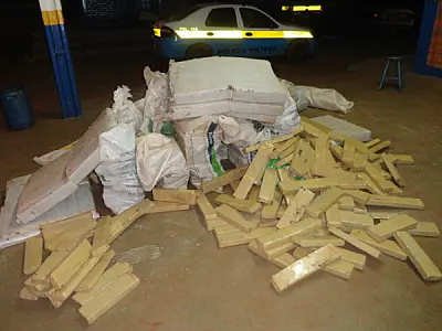 Polícia encontra uma tonelada de maconha abandonada próximo a Dourados