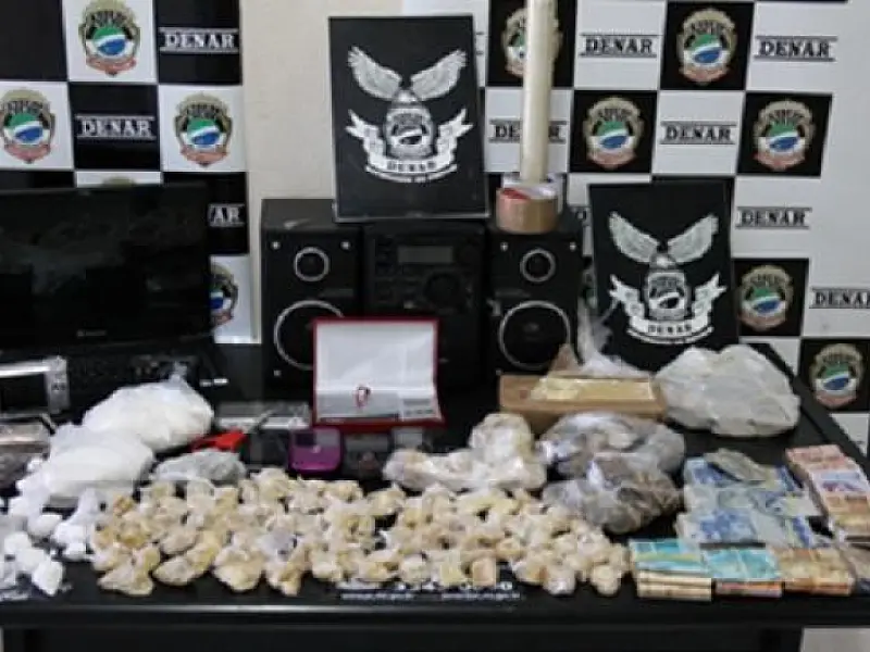DENAR prende três homens acusados de vender drogas na Capital