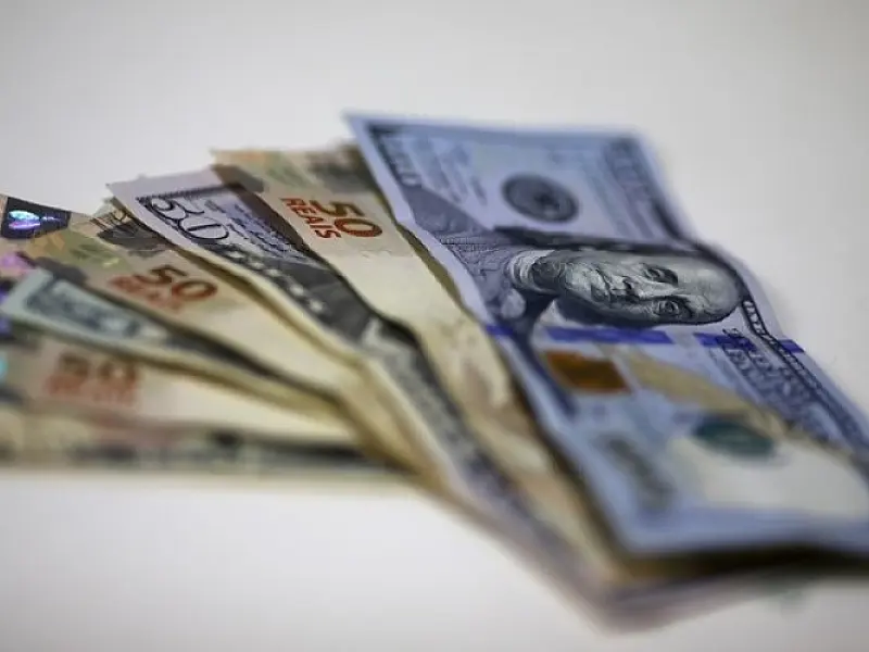 Dólar fecha a semana cotado a R$ 3,91, acumulando alta de 1,31%