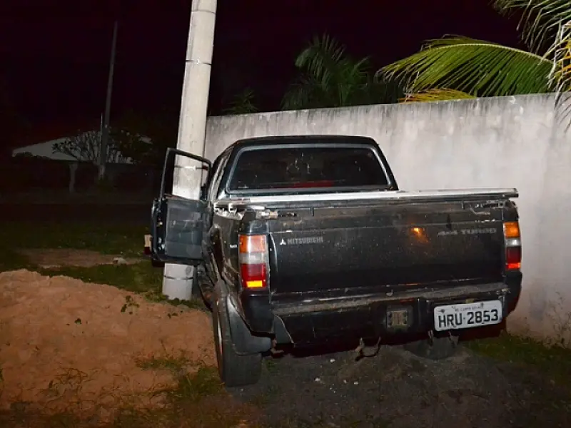 Idoso que colidiu caminhonete em poste em Coxim morre na Capital