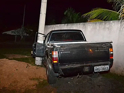 Idoso que colidiu caminhonete em poste em Coxim morre na Capital