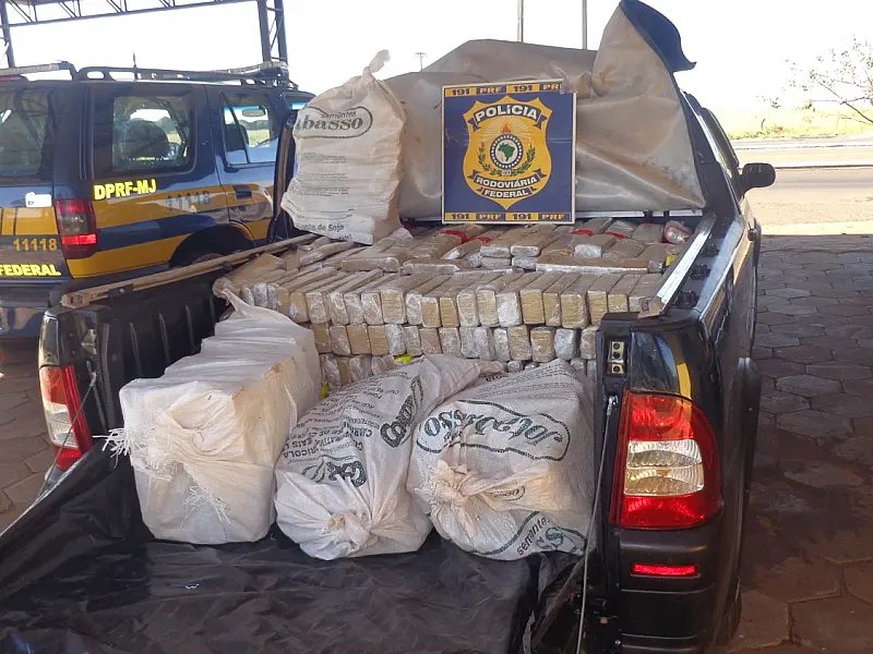 PRF apreendeu veículo carregado de maconha