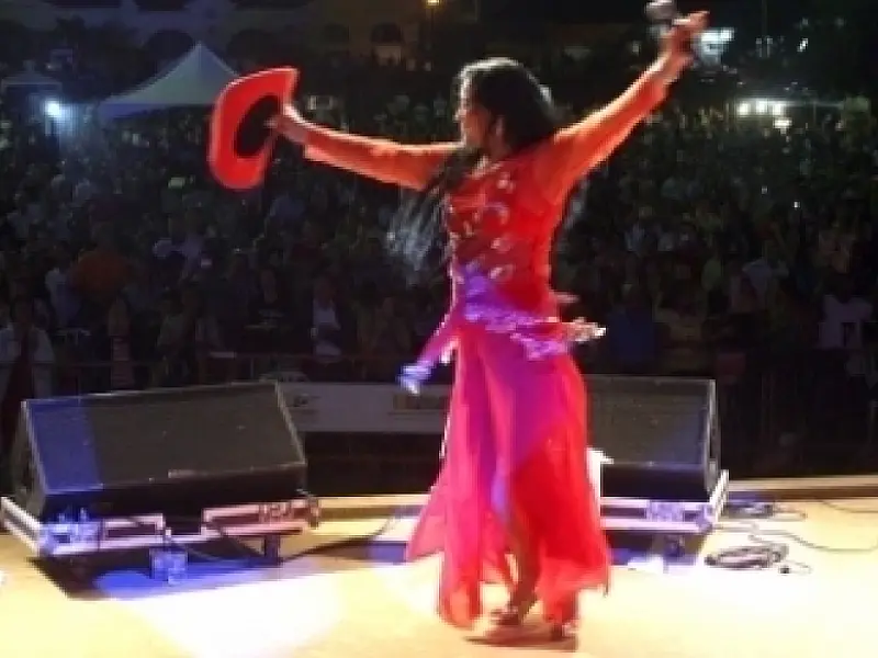 Cantora paraguaia Perla se apresenta esta noite na Noite da Seresta