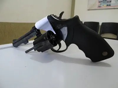 Adolescente é flagrado com revólver em Dourados