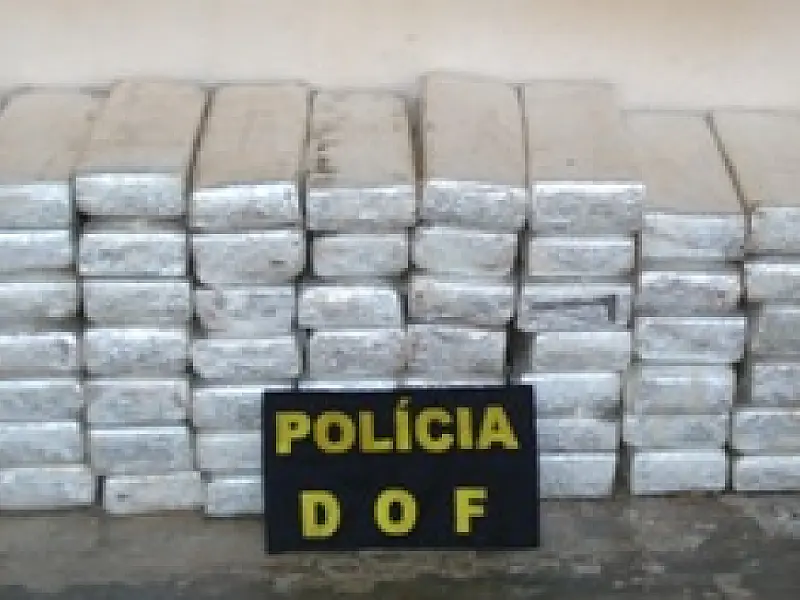 Dof apreende 63 Kg de maconha dentro de carro de passeio