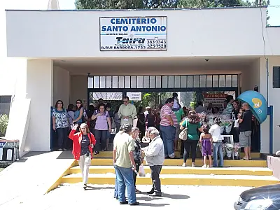 Dia de Finados: Movimento é intenso nos cemitérios de Campo Grande