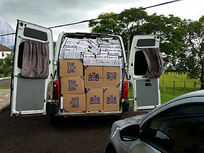 Van carregada com cigarros contrabandeados é apreendida pela PRF