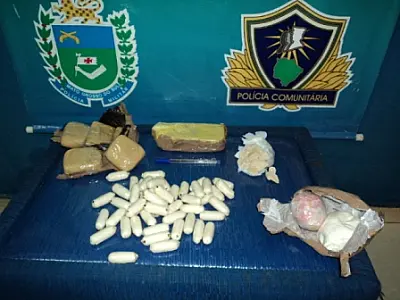 PMA prende mulher com quase 2kg de pasta base em ônibus