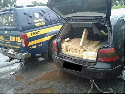 Condutor abandona veículo com maconha na BR 060