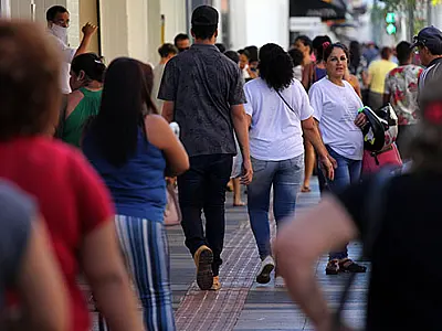 Isolamento social se mantém abaixo dos 40% enquanto casos de Covid-19 disparam no Estado
