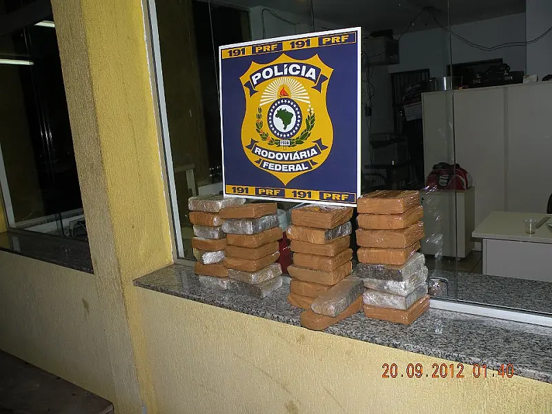 Mulher é presa com 15 kg de maconha em Coxim
