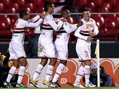 São Paulo vence o Grêmio e festeja sua marca histórica