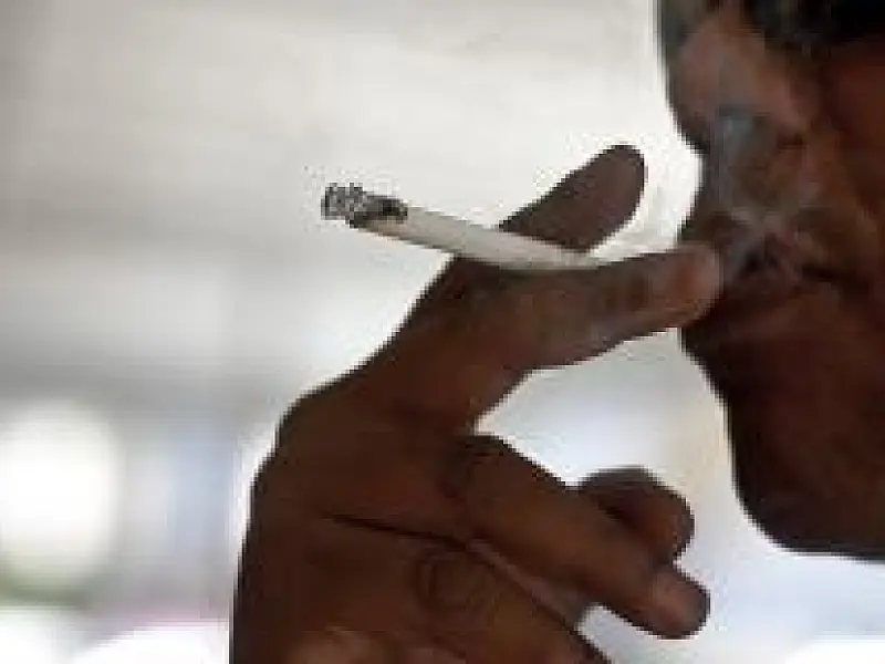 Câmara pode aprovar multa para quem jogar bituca de cigarro na rua