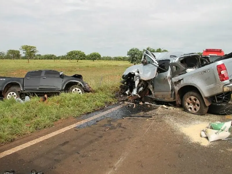 Quatro pessoas morrem em batida violenta na MS-306