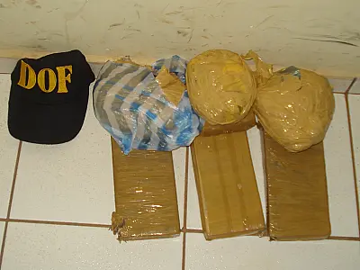 Maconha e haxixe são apreendidos em veículo que seguia para SP