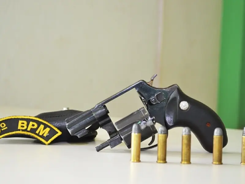 Homem é preso em flagrante com revólver calibre 38