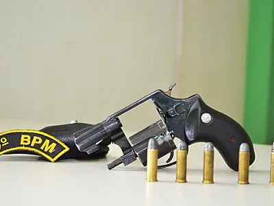 Homem é preso em flagrante com revólver calibre 38