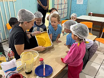Emei organiza oficina de Páscoa adaptada para alunos com alergias