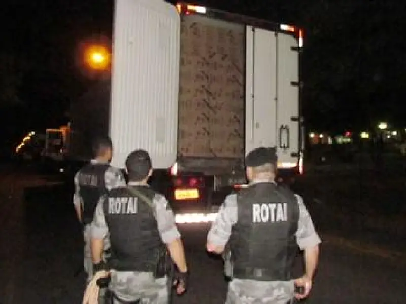 Polícia de Brasilândia apreende duas carretas carregadas com cigarros