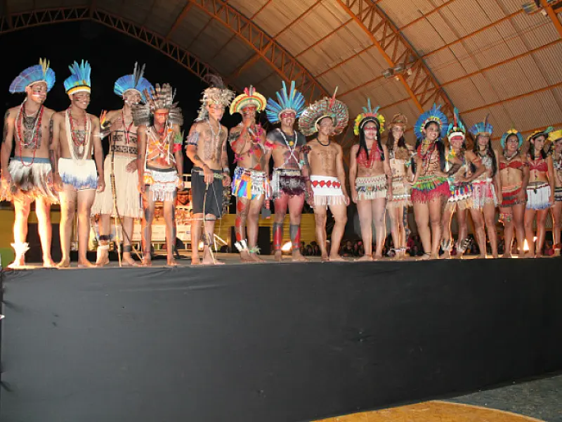 Concurso elege Miss e Mister Indígena 2013 em Dourados