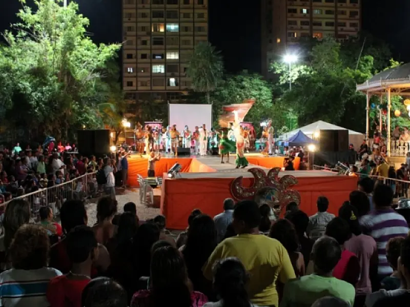 Marchinhas e exposição de fotos abrem Jardim da Folia nesta sexta-feira