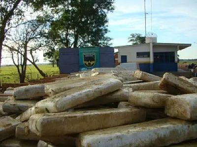 PMR encontra 740 quilos de maconha em caminhão