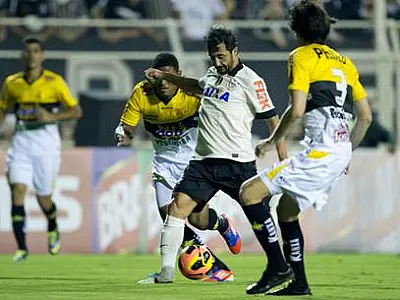 Corinthians pode liberar Douglas de graça para o Grêmio