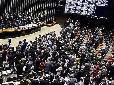 Câmara aprova fim da reeleição para presidente, governador e prefeito